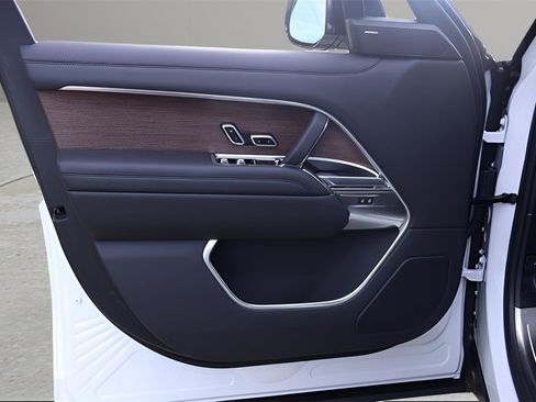 New 2025 Land Rover Range Rover SE image 11