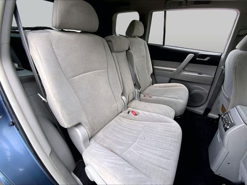 Used 2013 Toyota Highlander Plus FWD image 19