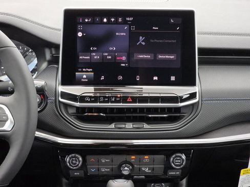 New 2026 Jeep Compass Latitude image 11