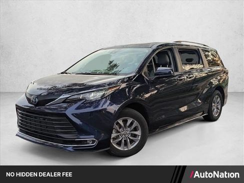 Used 2024 Toyota Sienna XLE FWD image 1