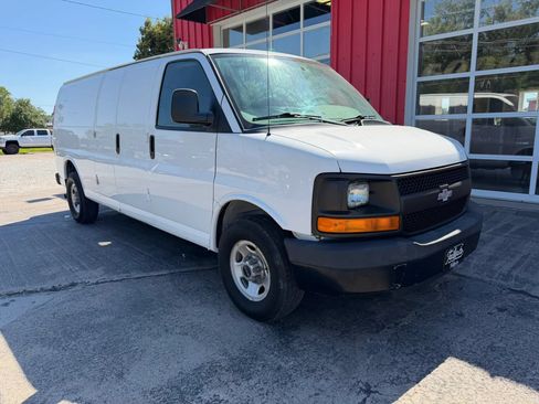 Used 2015 Chevrolet Express 3500 Extended RWD image 2