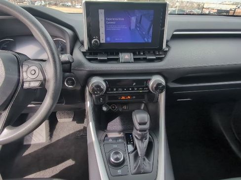 Used 2025 Toyota RAV4 XLE image 21