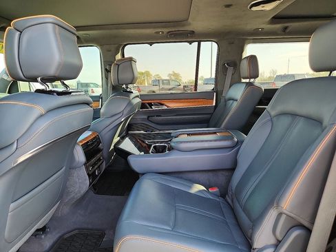 Used 2022 Jeep Grand Wagoneer Series II w/ Convenience Group III AWD/4WD image 11