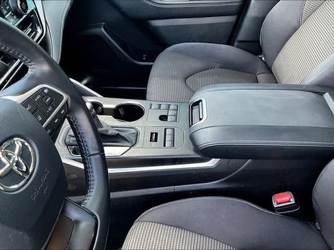 Used 2024 Toyota Highlander LE image 15