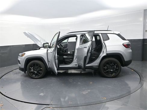 New 2026 Jeep Compass Latitude image 28