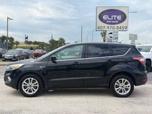 Used 2017 Ford Escape SE FWD image 2