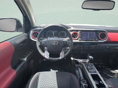 Used 2022 Toyota Tacoma SR5 w/ Technology Package RWD image 12
