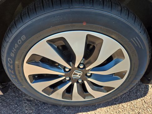 Used 2017 Honda Accord Touring image 11