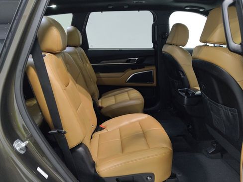 Used 2022 Kia Telluride SX w/ Towing Package image 19