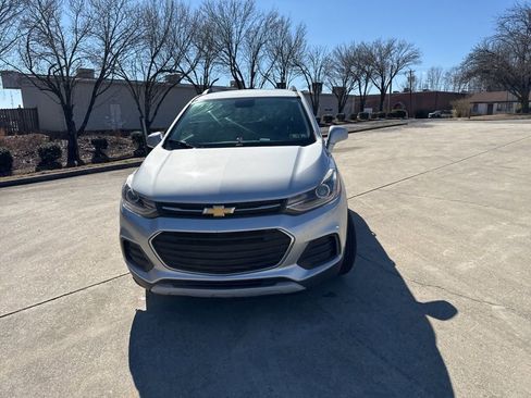 Used 2018 Chevrolet Trax LT image 2