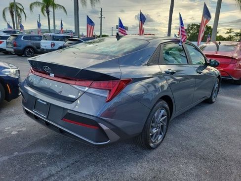 Used 2024 Hyundai Elantra Blue FWD image 3