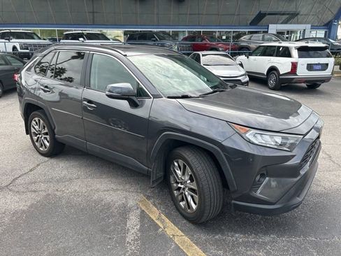 Used 2020 Toyota RAV4 XLE Premium image 3