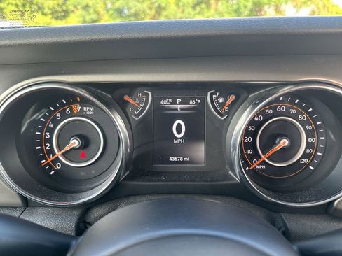 Certified 2019 Jeep Wrangler Sport image 11