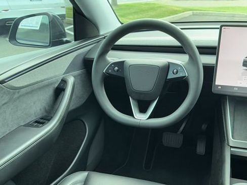 Used 2026 Tesla Model Y Long Range AWD/4WD image 22