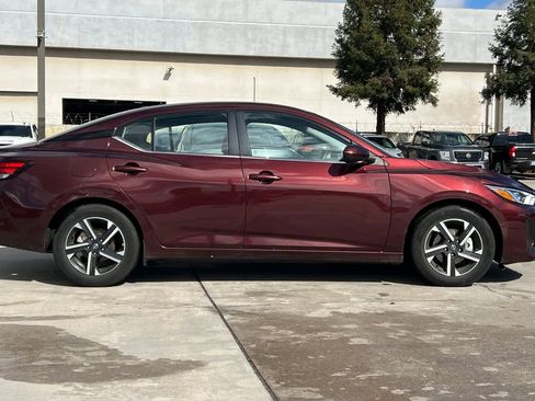 Used 2025 Nissan Sentra SV image 9