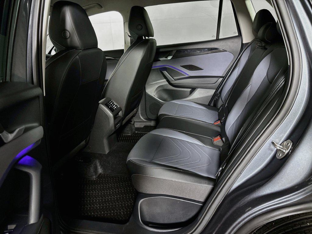 Certified 2025 Volkswagen Tiguan SE FWD image 21