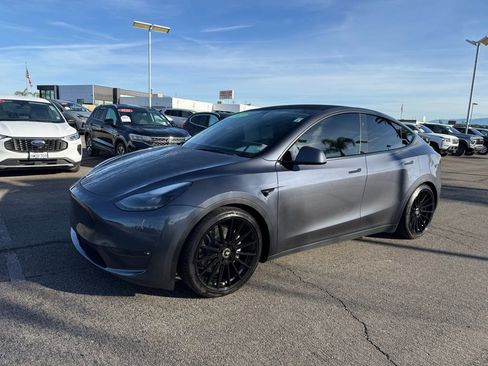 Used 2023 Tesla Model Y Long Range image 3