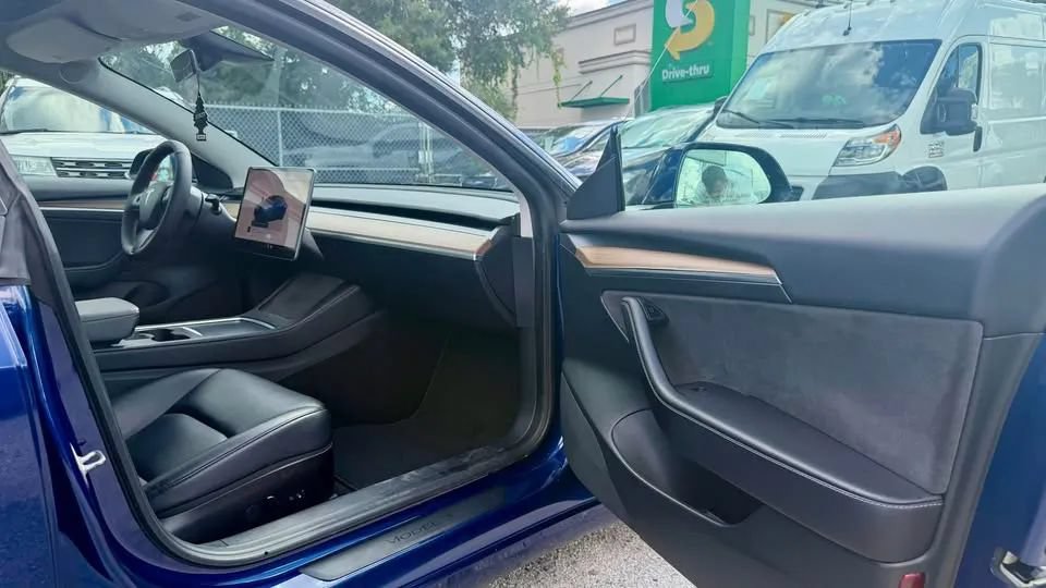 Used 2022 Tesla Model 3 RWD image 9