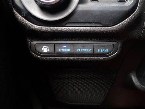 Used 2022 Jeep Wrangler Unlimited Sahara w/ Cold Weather Group AWD/4WD image 20