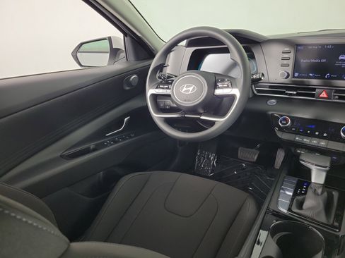 New 2025 Hyundai Elantra Blue image 5