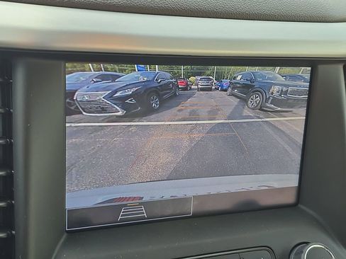 Used 2023 GMC Acadia SLE w/ Driver Convenience Package image 16