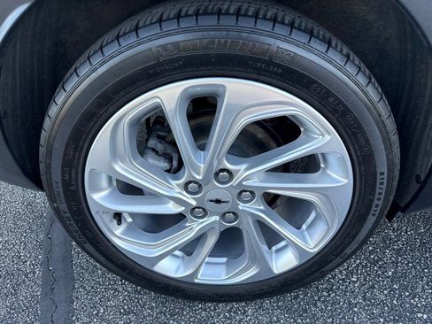 Used 2023 Chevrolet Bolt EUV LT w/ Comfort Package FWD image 10