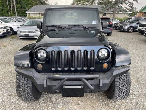 Used 2011 Jeep Wrangler Unlimited Sahara w/ Dual Top Group AWD/4WD image 2
