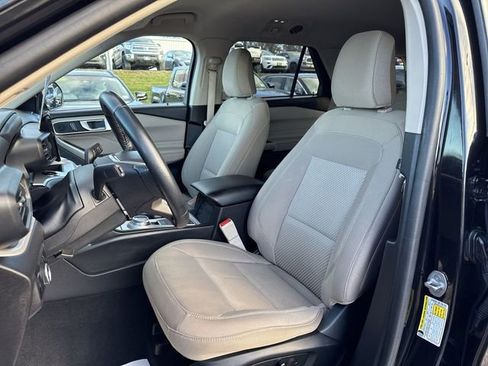 Used 2023 Ford Explorer XLT image 14