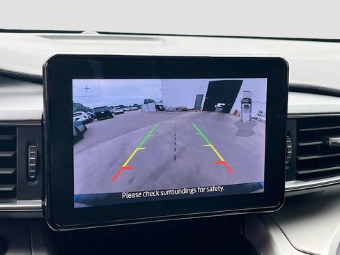 Used 2022 Ford Explorer XLT w/ Equipment Group 202A RWD image 13