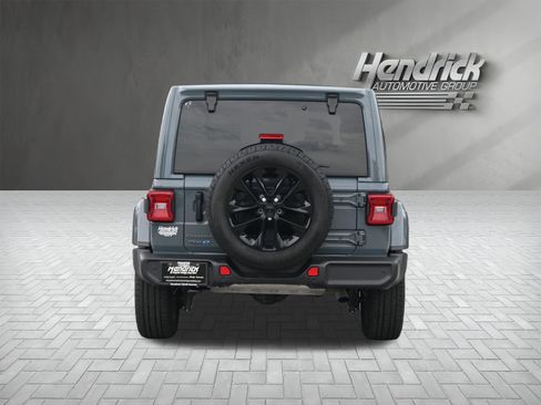 Used 2025 Jeep Wrangler Unlimited Sahara w/ Safety Group AWD/4WD image 9