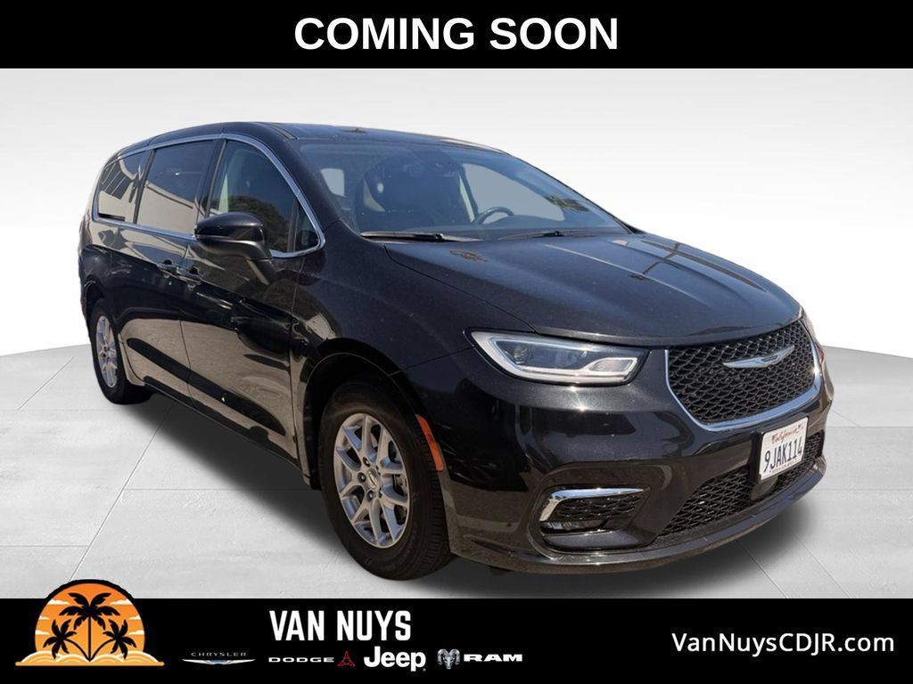 Used 2023 Chrysler Pacifica Touring-L FWD image 1