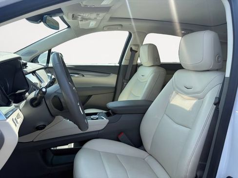 Certified 2024 Cadillac XT5 Premium Luxury w/ LPO, Floor Liner Package AWD/4WD image 9