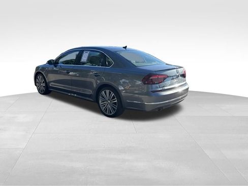 Used 2017 Volkswagen Passat 1.8T SEL Premium FWD image 4