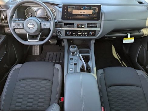 New 2026 Nissan Pathfinder S image 8