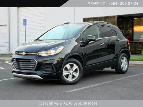 Used 2020 Chevrolet Trax LT w/ LT Convenience Package FWD image 2