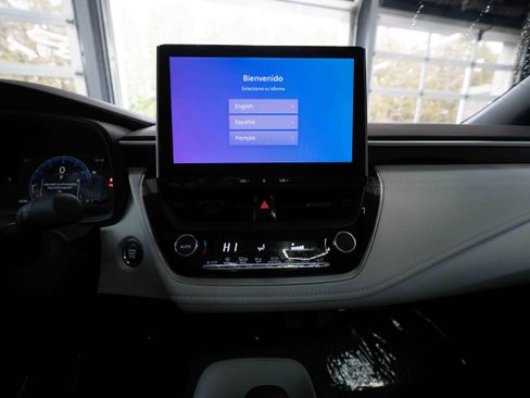 Used 2025 Toyota Corolla SE w/ SE Premium Package image 17