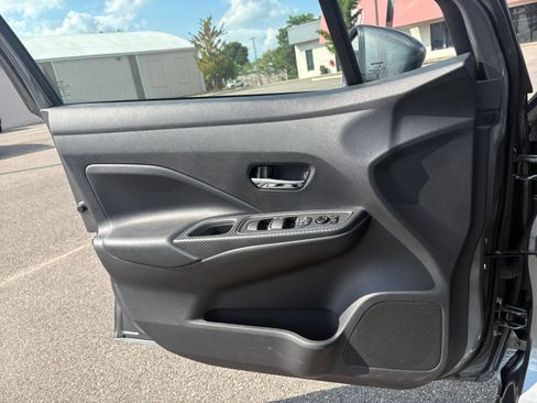 Used 2025 Nissan Versa SV FWD image 18