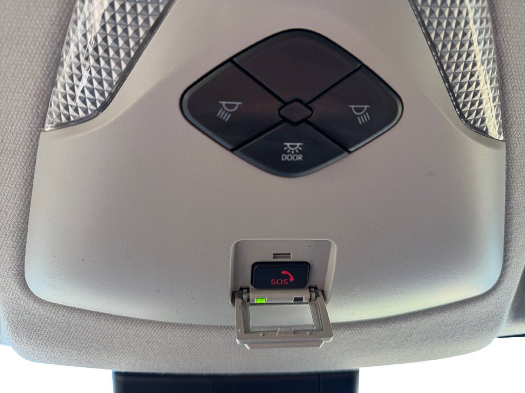 Used 2021 Toyota C-HR LE FWD image 32
