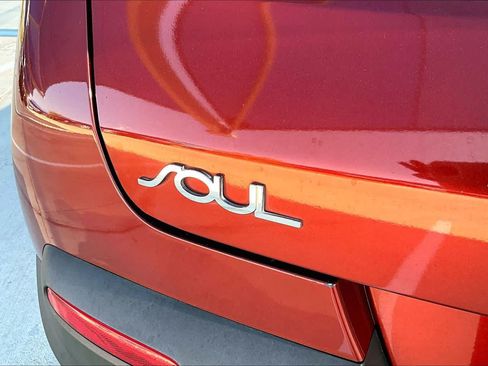 Used 2020 Kia Soul LX FWD image 8