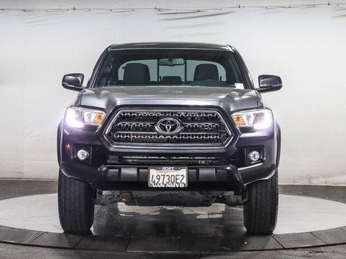 Certified 2017 Toyota Tacoma TRD Off-Road w/ Tow Package RWD image 7