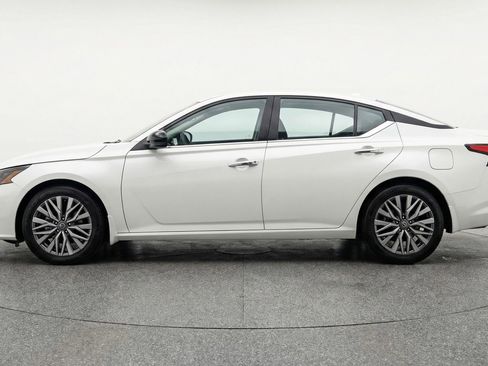 Used 2025 Nissan Altima 2.5 SV image 5
