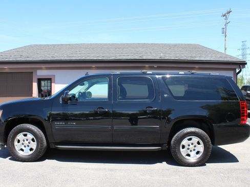 Used 2014 Chevrolet Suburban LT AWD/4WD image 10