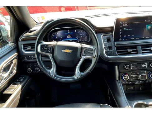 Used 2023 Chevrolet Suburban Premier image 6