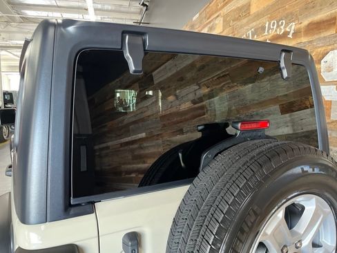 Used 2022 Jeep Wrangler Unlimited Sport AWD/4WD image 23