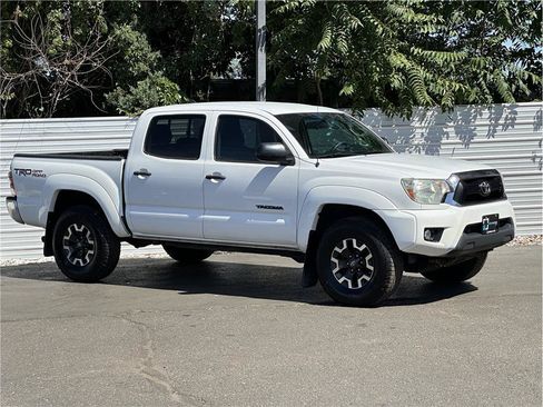 Used 2014 Toyota Tacoma 4x4 Double Cab w/ TRD Off-Road Package image 8
