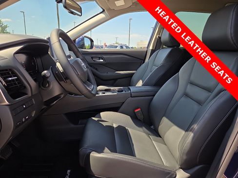 Used 2025 Nissan Rogue SL AWD/4WD image 15