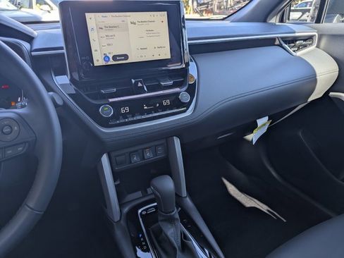 Used 2025 Toyota Corolla Cross AWD Hybrid image 24