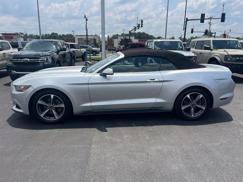 Used 2015 Ford Mustang Convertible w/ Equipment Group 051A RWD image 4