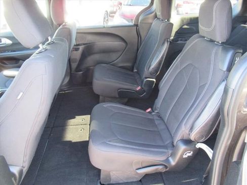 Used 2018 Chrysler Pacifica Touring Plus w/ S Appearance Package FWD image 29
