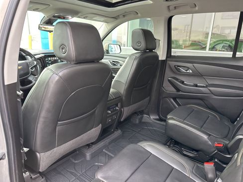 Used 2019 Chevrolet Traverse LT w/ LT Premium Package image 18